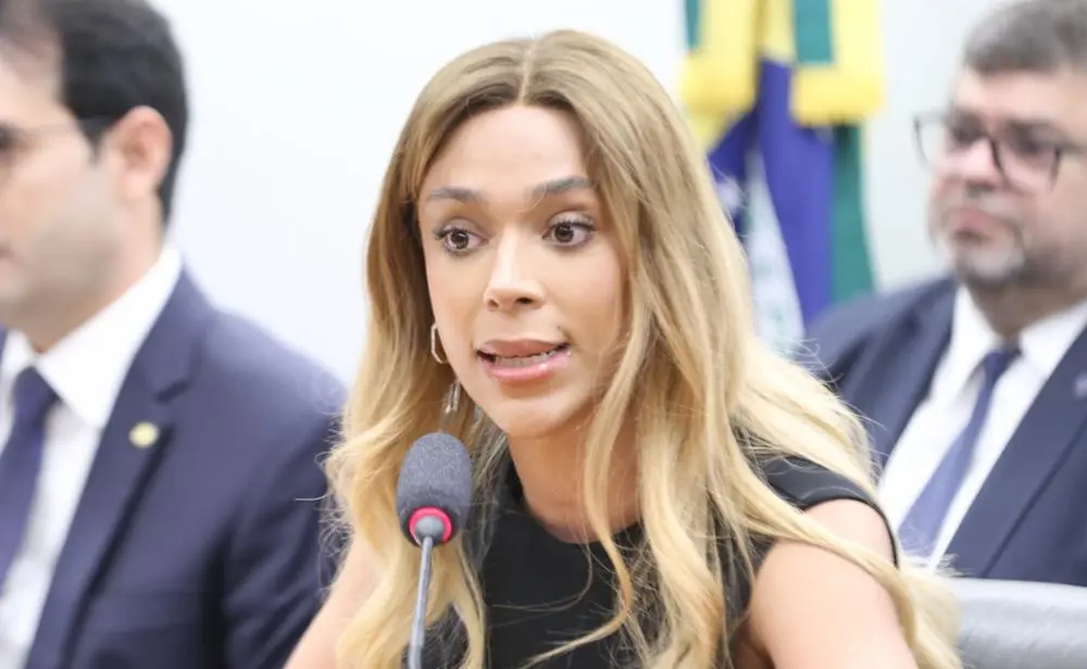 Quando o jornalismo desinforma e desumaniza: o que o caso Erika Hilton nos revela?