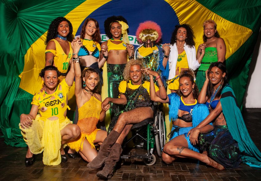 Brasil o pais campeao mundial de travestis por Tatá Guarino (2019)