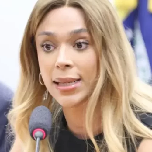 Quando o jornalismo desinforma e desumaniza: o que o caso Erika Hilton nos revela?